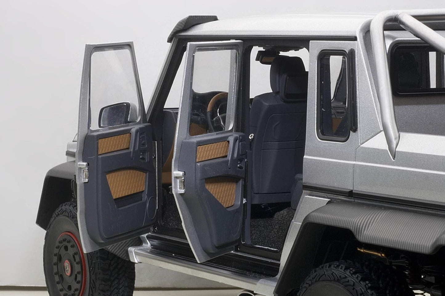 1/18 Autoart - Mercedes-AMG G63 6X6