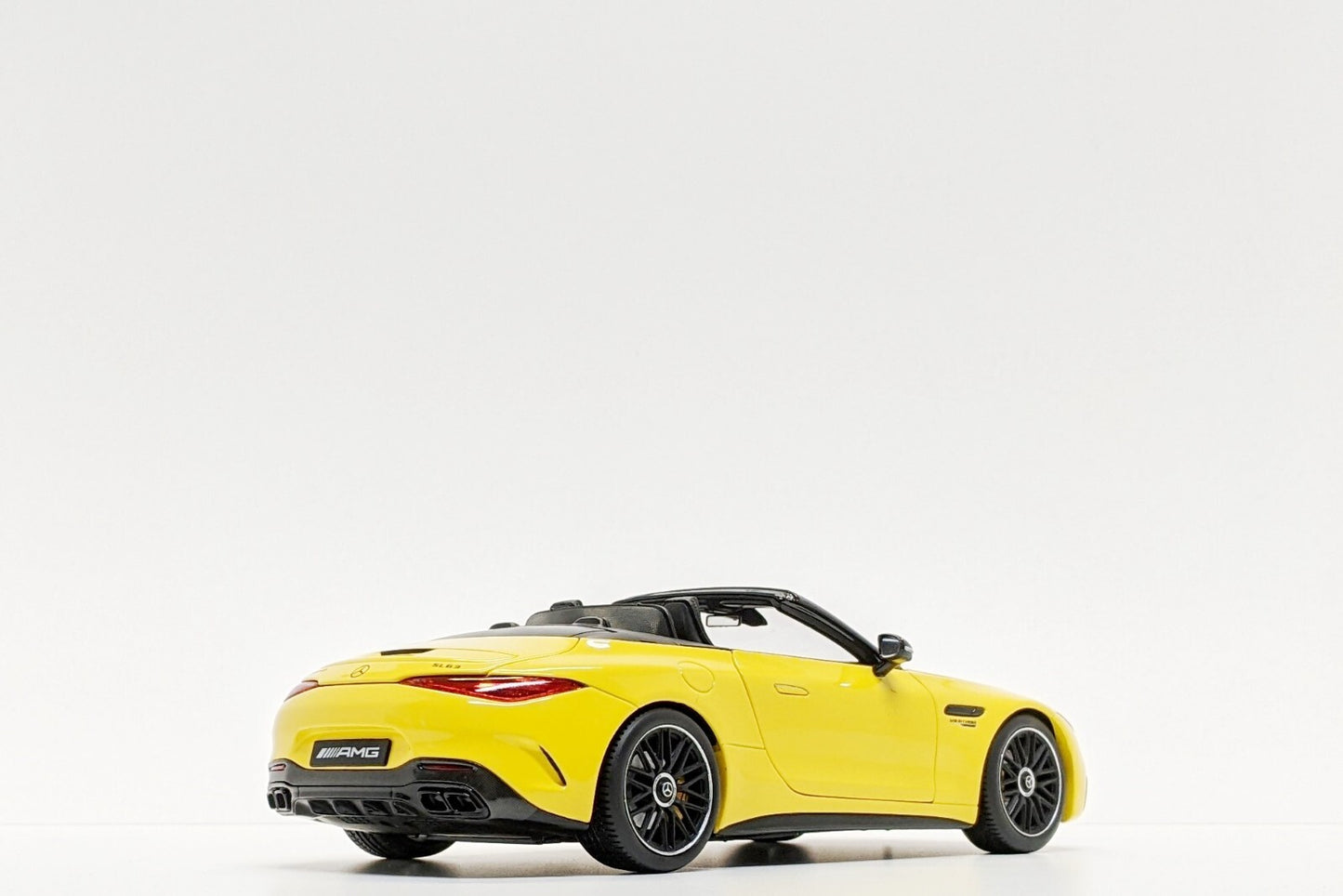 1/18 Mercedes-AMG SL63 4Matic+