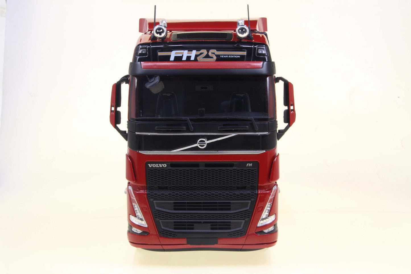 1/24 Solido - Volvo FH XL Globetrotter XL Edition 25 ans
