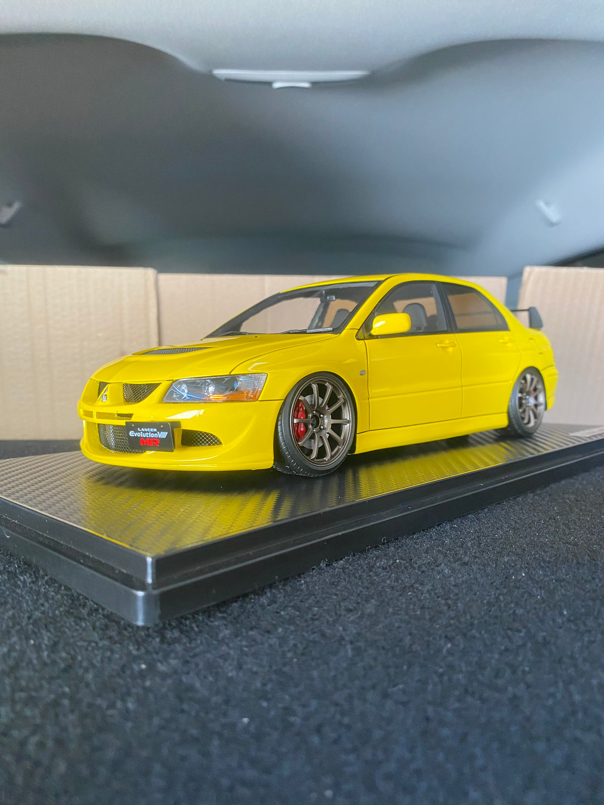 1/18 Mitsubishi Lancer Evolution VIII MR - Jaune