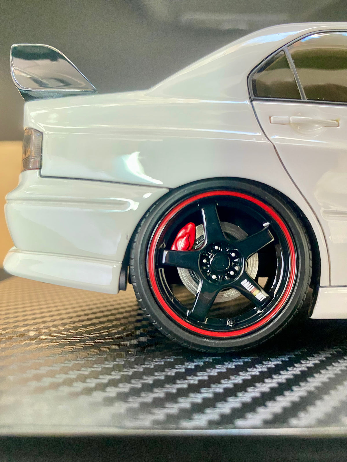 1/18 Mitsubishi Lancer Evolution VIII MR - Blanc