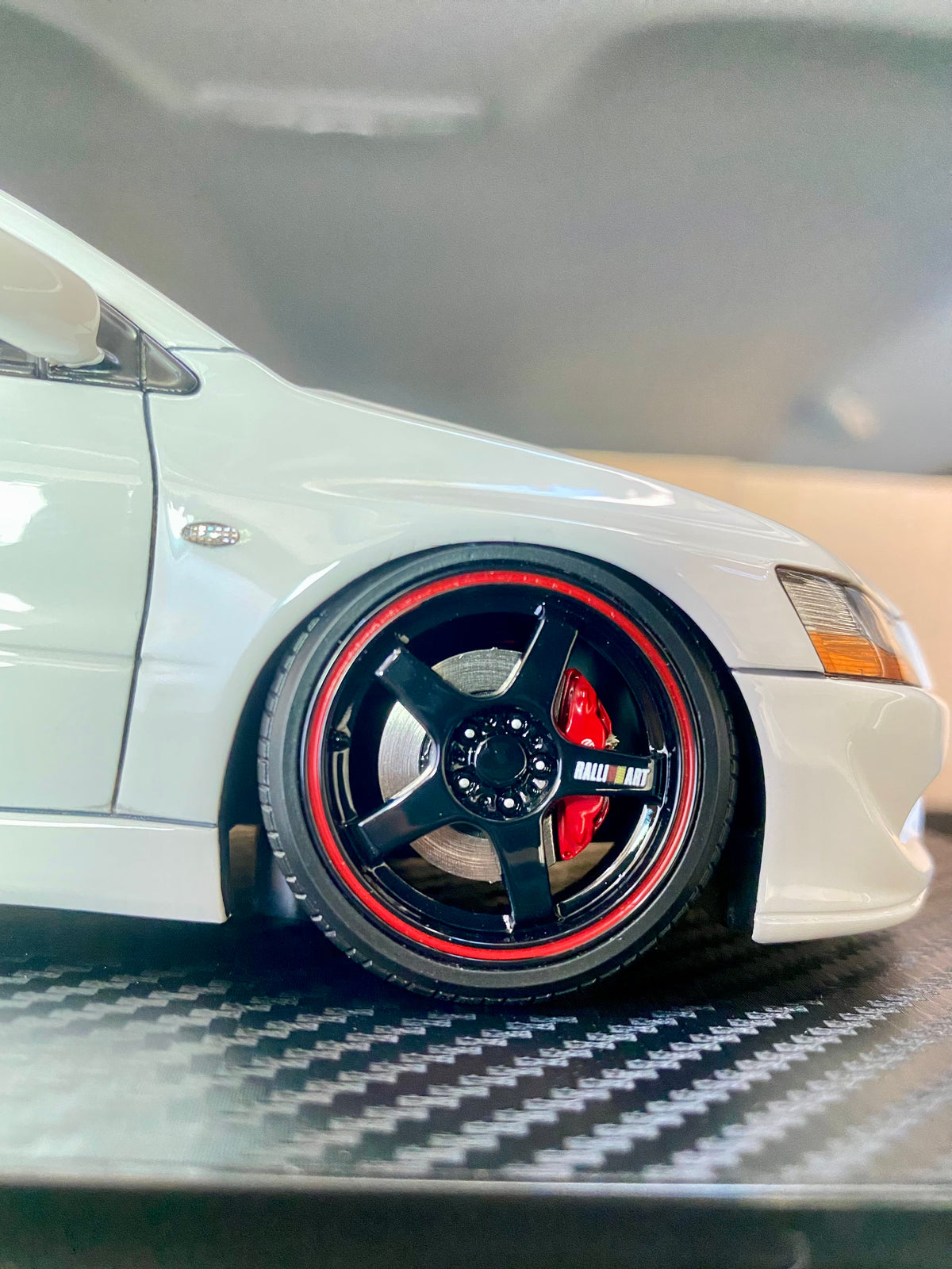 1/18 Mitsubishi Lancer Evolution VIII MR - Blanc