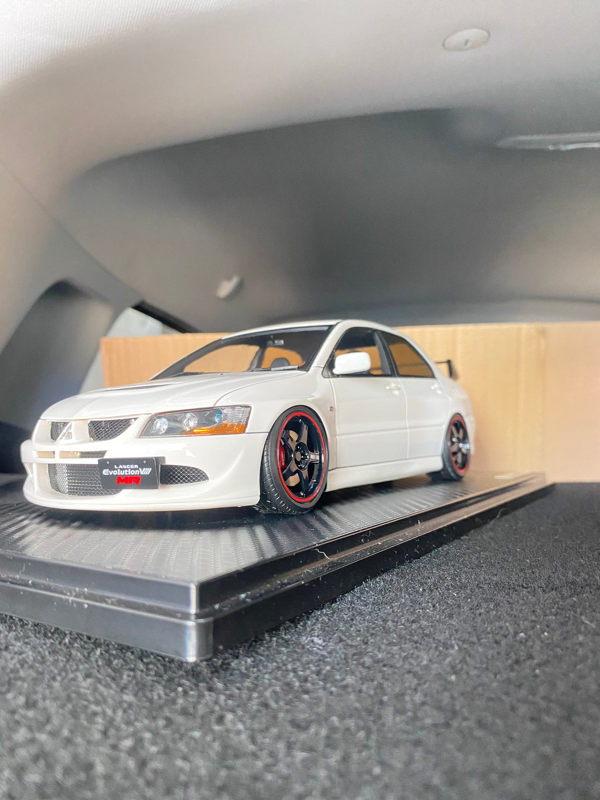 1/18 Mitsubishi Lancer Evolution VIII MR - Blanc