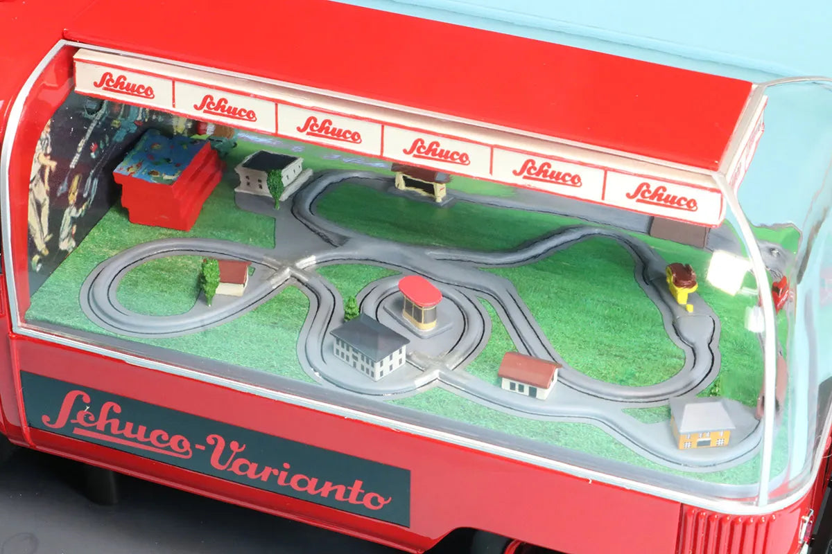 1/18 Schuco -  Volkswagen T1 version diorama