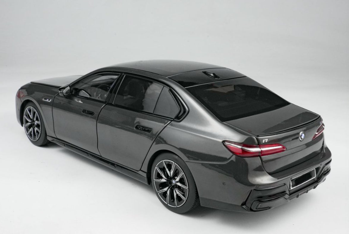 1/18 BMW i7 M70 G70 Gris métallisé